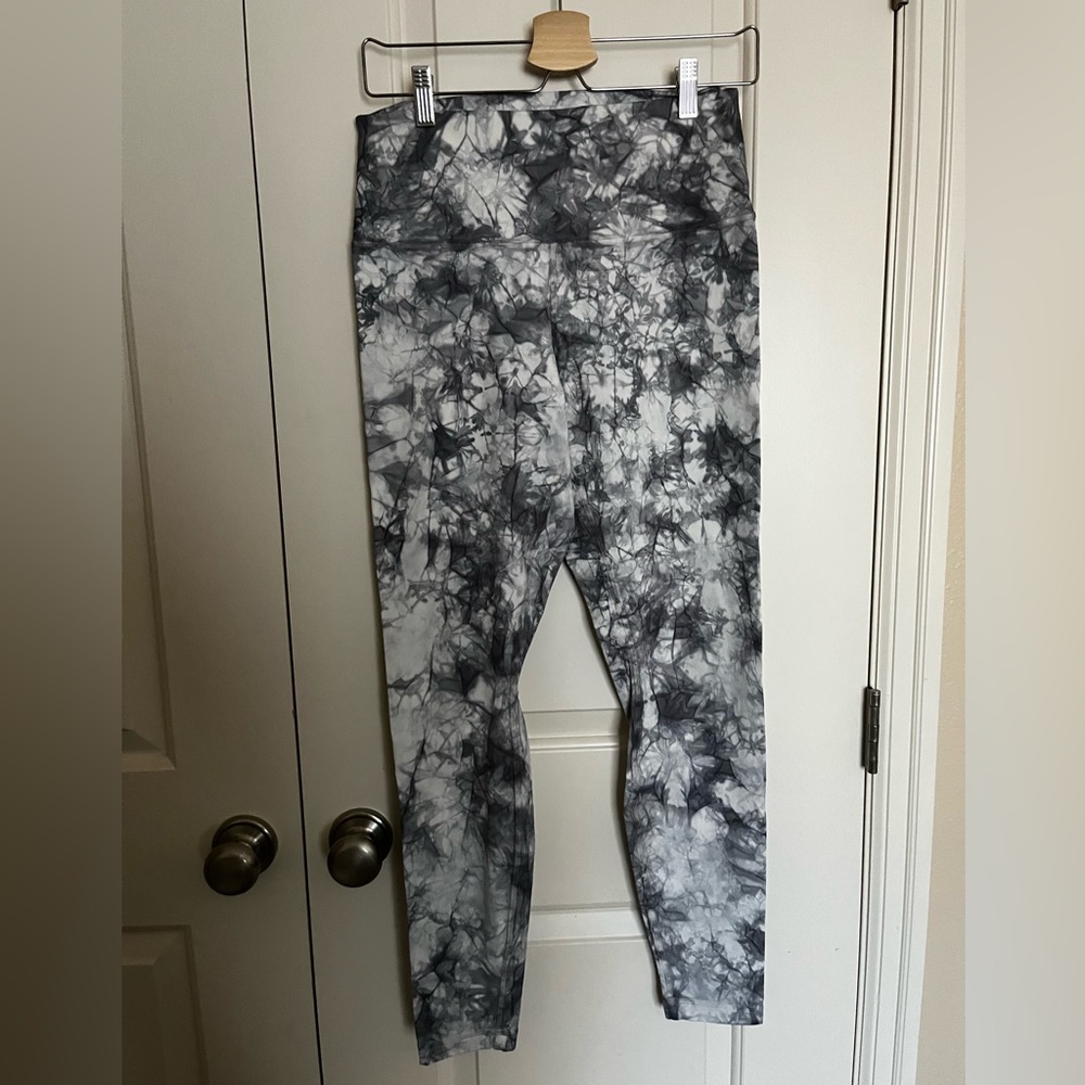 EUC Lululemon shibori leggings